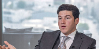 Silencio incómodo: Samuel García evade preguntas sobre su lujoso Cybertruck