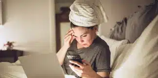 Dormir con el cabello mojado podría arruinar tu cuero cabelludo y ni lo sabías