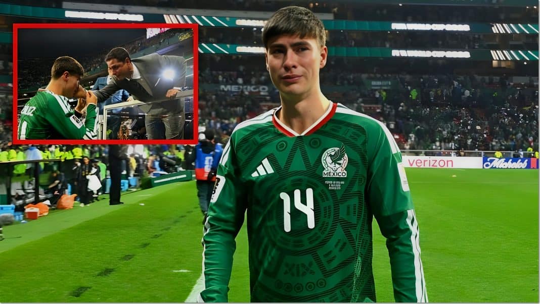 Chicharito consuela a Hormiga tras eliminación de México