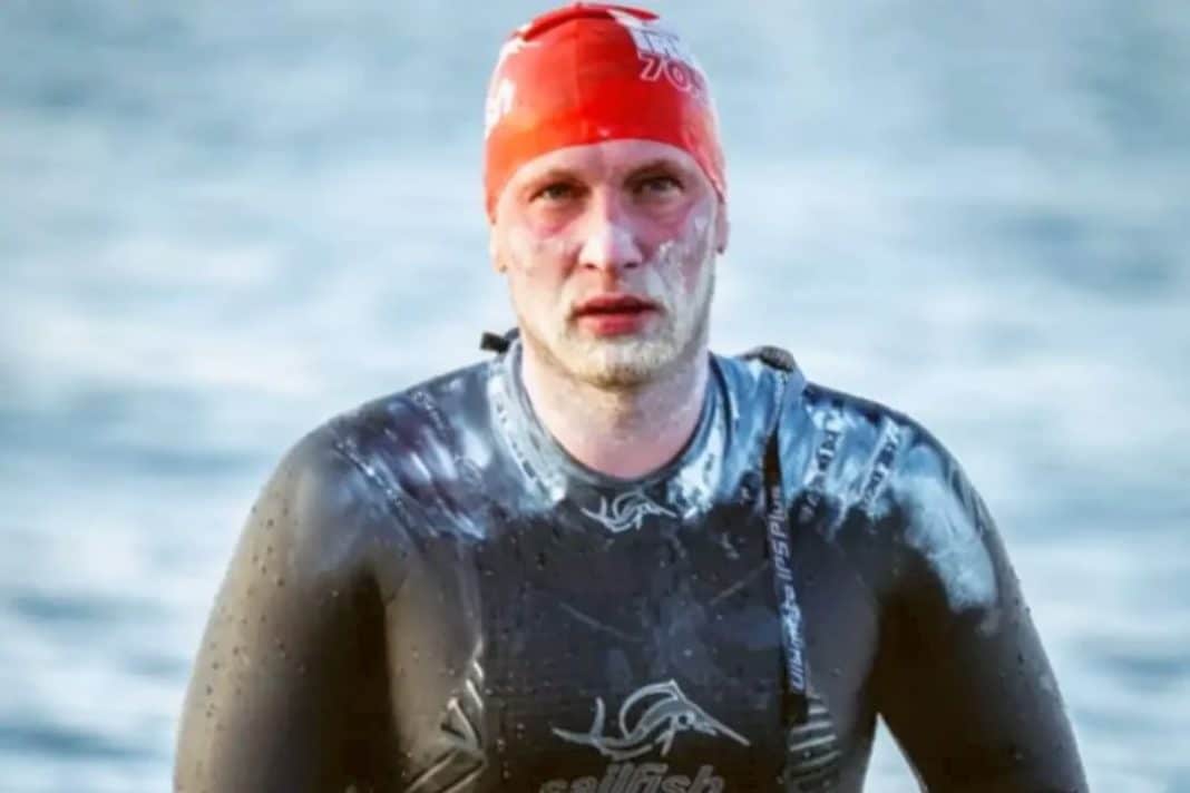 Bartlomiej Kubkowski cruza a nado el mar Báltico