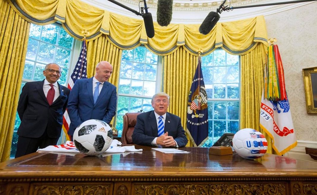 Directivo de FIFA acusa a Infantino de engañar a empleados