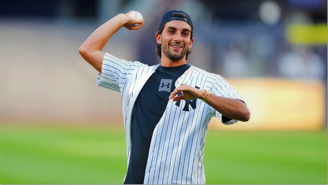 Ferran Torres lanza primera bola en Yankee Stadium