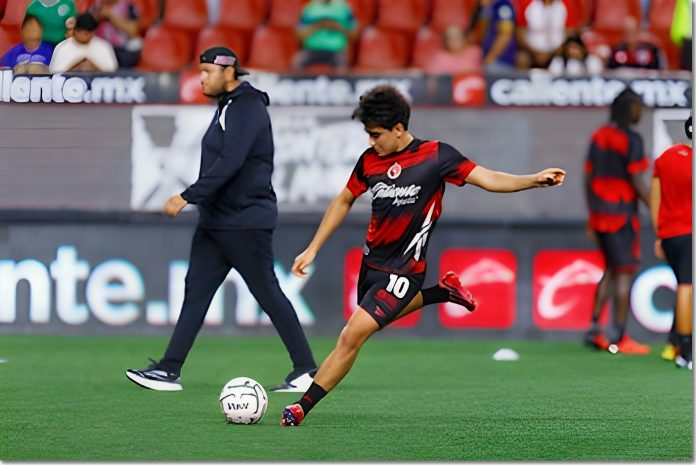 portada-editorial Gilberto Mora preocupa a Xolos tras salir lesionado