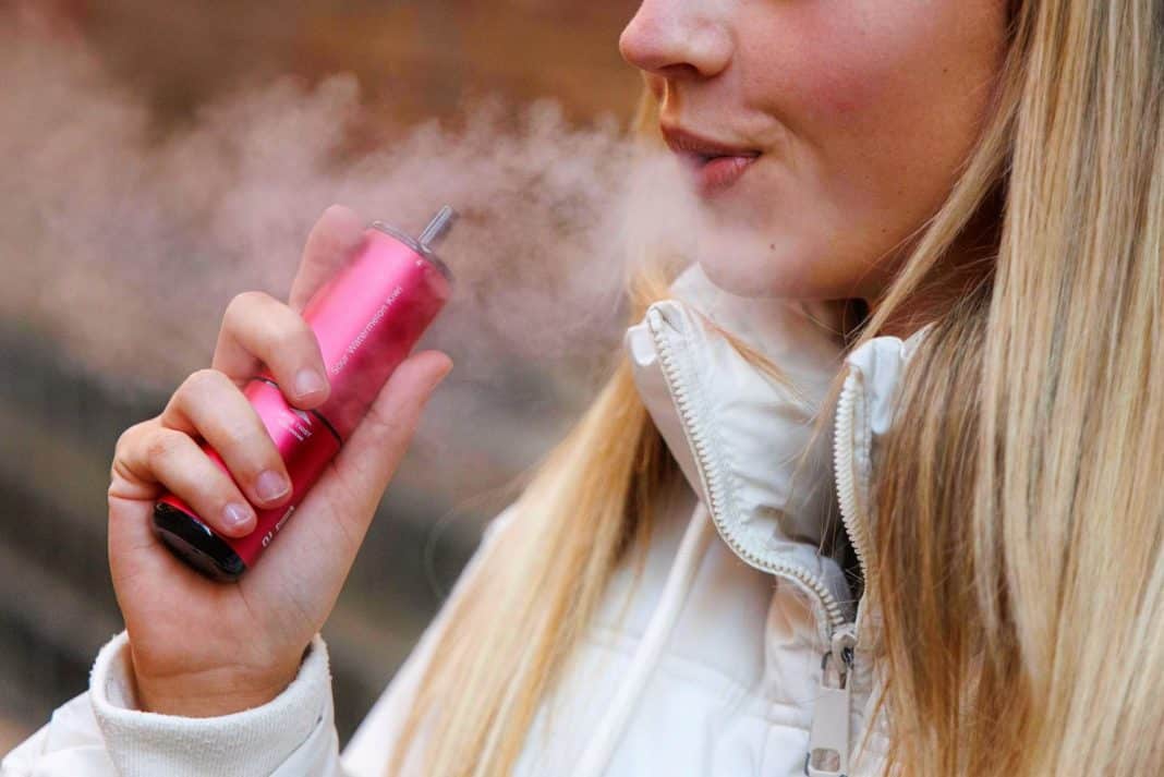 Tabaco y vapers inician cada vez más pronto
