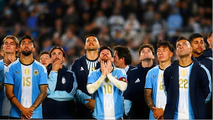portada-editorial Homenaje a Messi termina con anuncio y abucheos